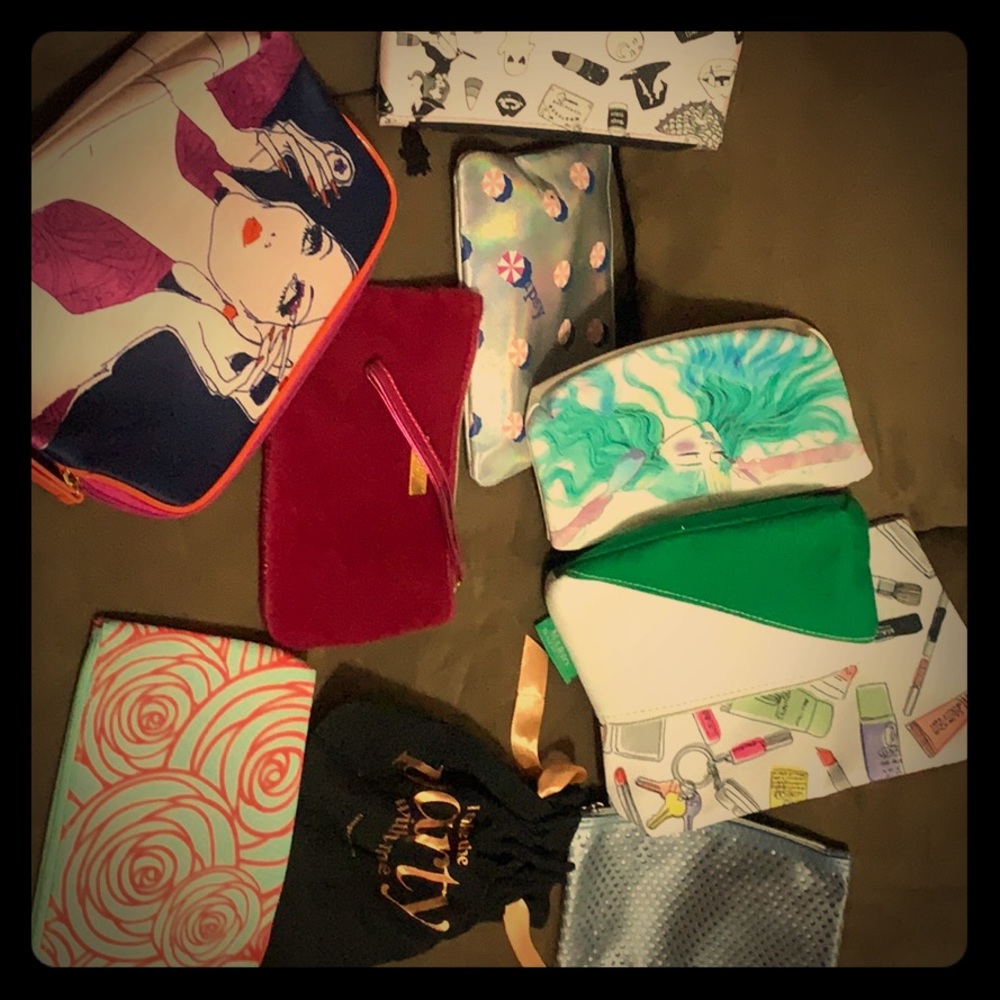 Lot of it’s bags - Picture 1 of 1